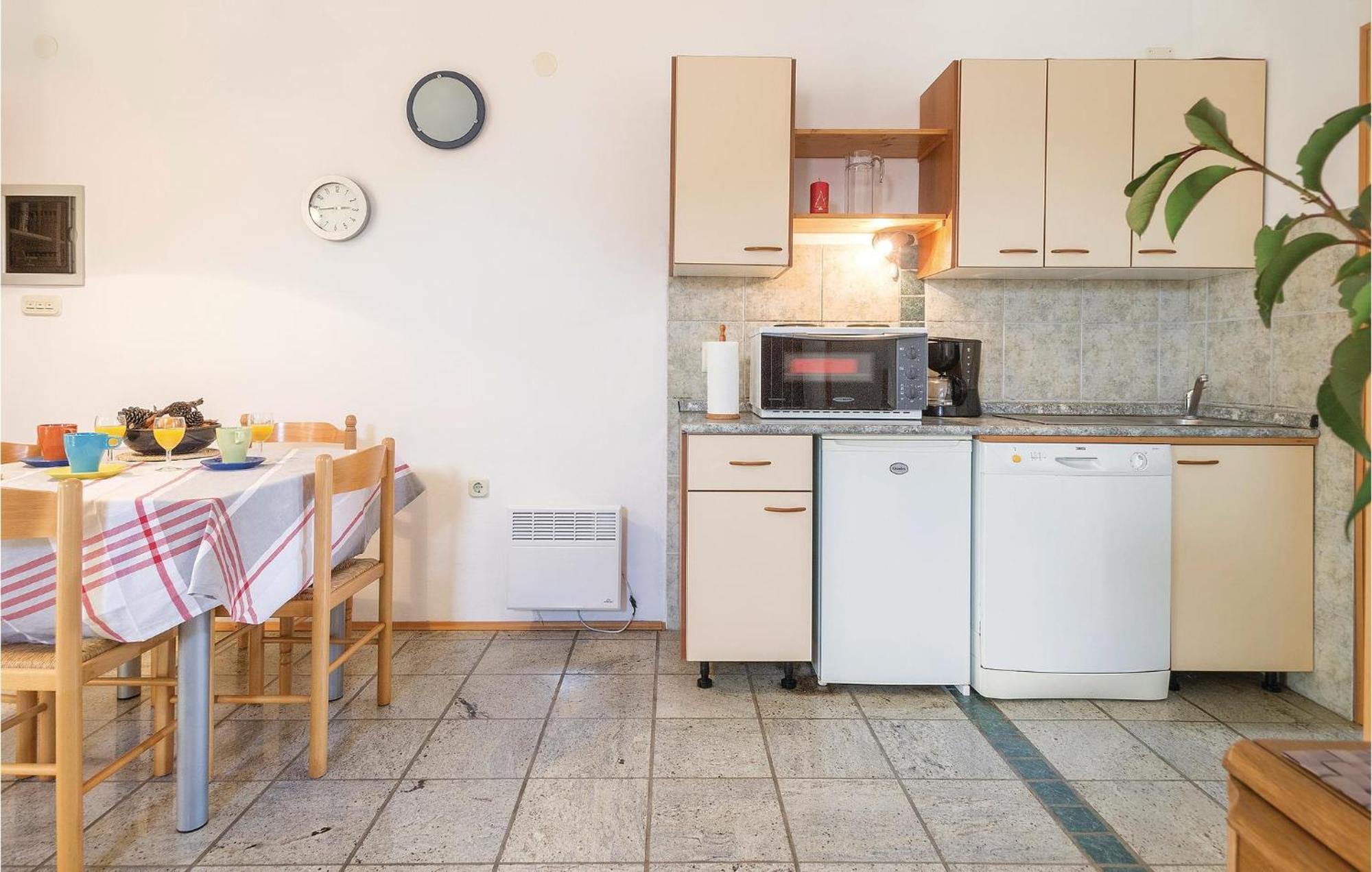 Lovely Apartment In Fazana With House Sea View Eksteriør bilde